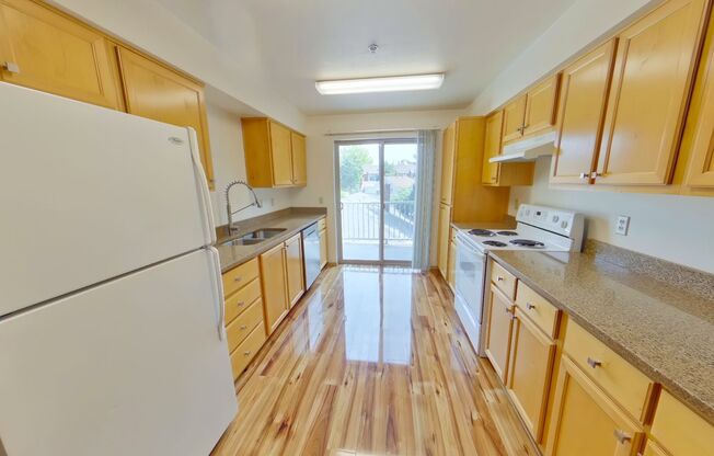 2 beds, 1 bath, $1,600, Unit 11