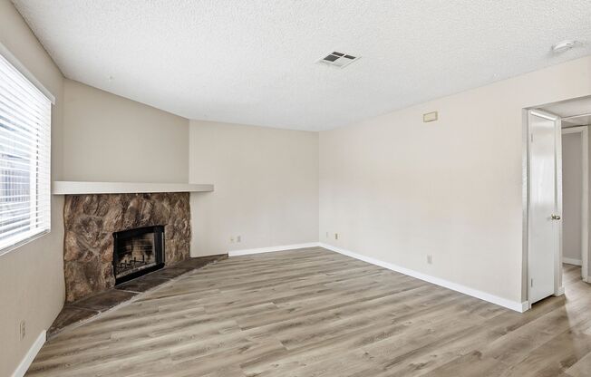 2 bed, 2 bath Condo Right outside of Summerlin!