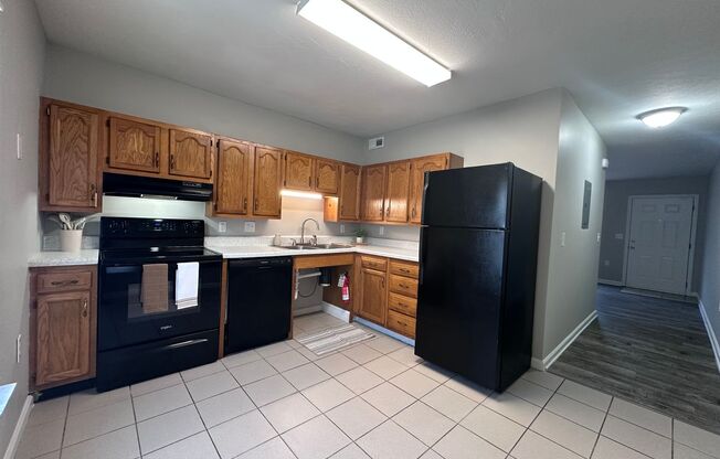 2 beds, 1 bath, 850 sqft, $1,298, Unit Sharp Lane-23