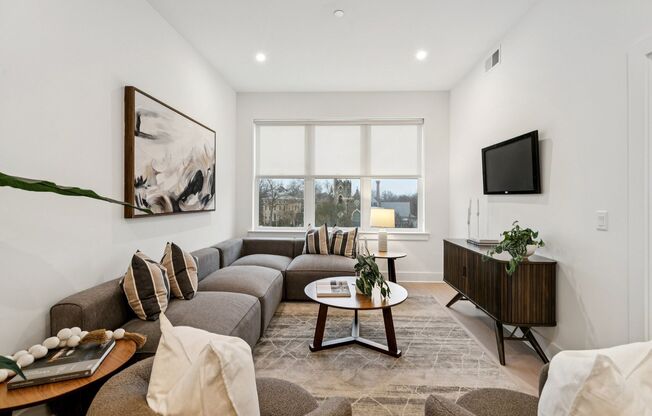 2 beds, 1 bath, 800 sqft, $2,108, Unit 308