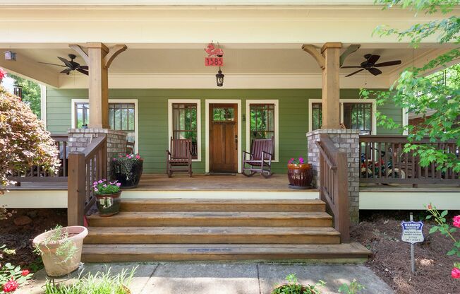 Beautiful 4/4 Plus Office, 4 Blocks From EAV w/ Awesome Fenced in Backyard!