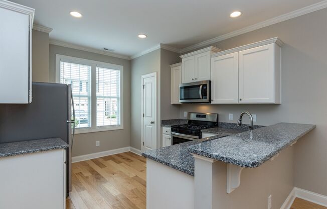3 bedroom/2.5 Bath End Unit Townhome in Holly Springs