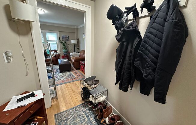 1 bed, 1 bath, 700 sqft, $1,325, Unit 57