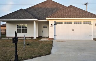 4 Bedroom Home in Valley View!