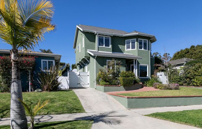 MODERN ARCHITECTURE W/ BEACH CHARM: BRIGHT & AIRY, 4BR3BA, 2-STORY HOME W/ OPEN & BRIGHT LIVING SPACE & LARGE YARD W/ DECK & JACUZZI LESS THAN A BLOCK TO LMU, CLOSE TO PARK, SHOPPING, LAX & 10 MINS TO BEACH!
