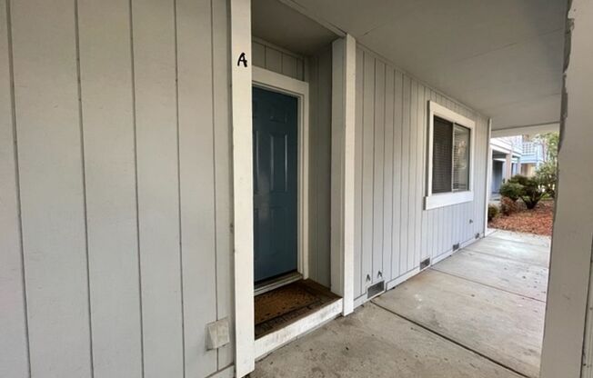 Wonderful lower level Condo with Laminate Plank flooring!