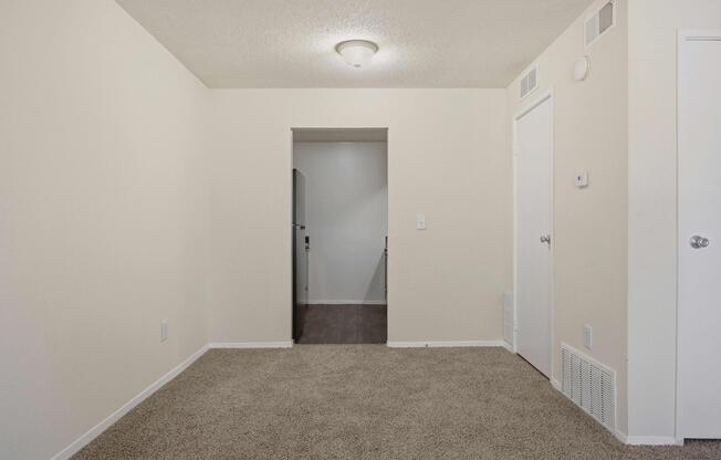 2 beds, 1 bath, 819 sqft, $1,200