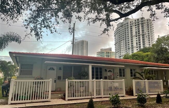 17 NE 9 AVE