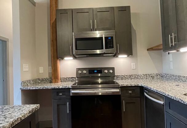 2 beds, 2 baths, 953 sqft, $1,848, Unit Bay 5 Unit 221