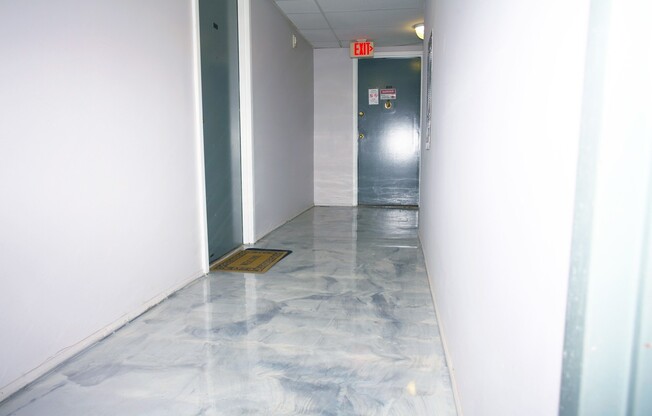 1 bed, 1 bath, 650 sqft, $999, Unit 702-R