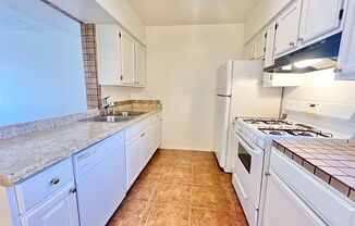 2 beds, 1.5 baths, 800 sqft, $1,085, Unit Unit 2