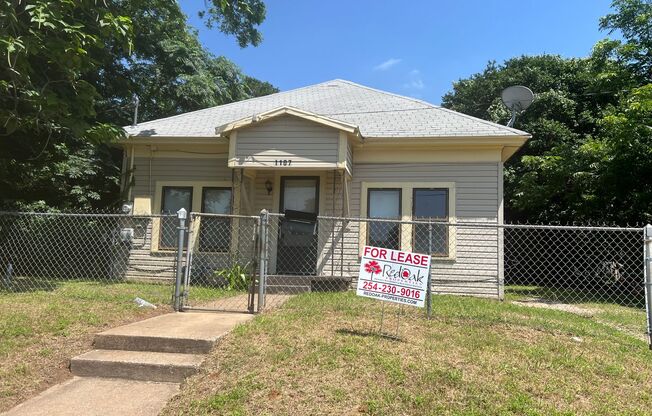 Bonus room, East Waco