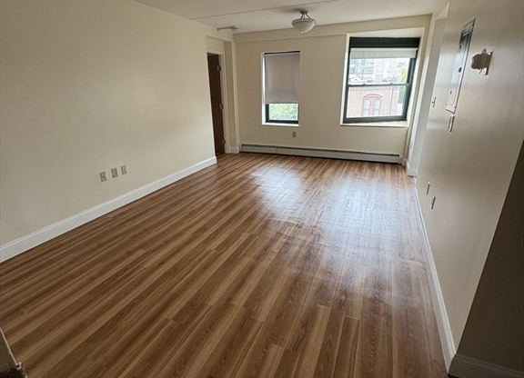 2 beds, 1 bath, 683 sqft, $3,000, Unit 66