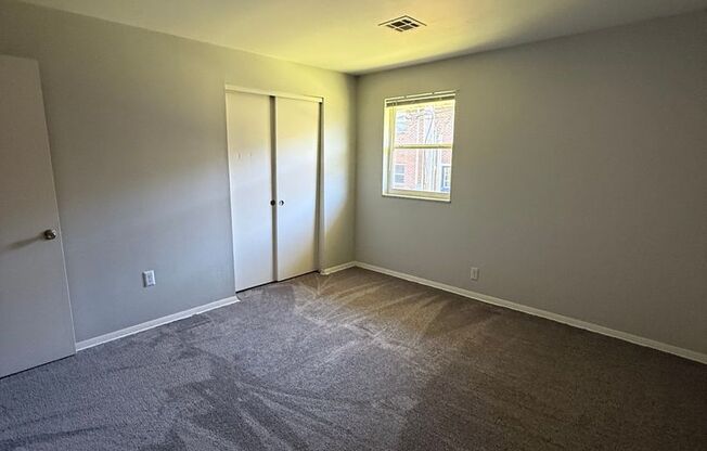 2 beds, 1 bath, 908 sqft, $835, Unit 5015 Fairmont