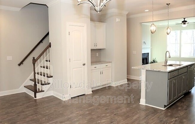 904 LAUREL GATE DR