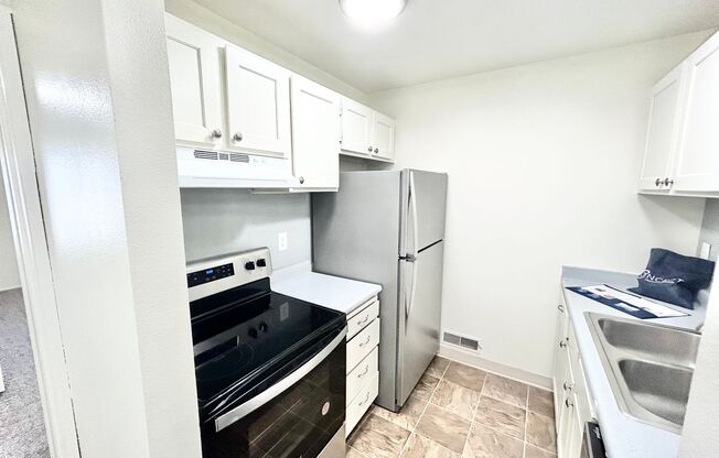 2 beds, 1 bath, 970 sqft, $1,275, Unit 44 PR