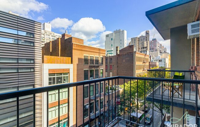 10 E 13 ST