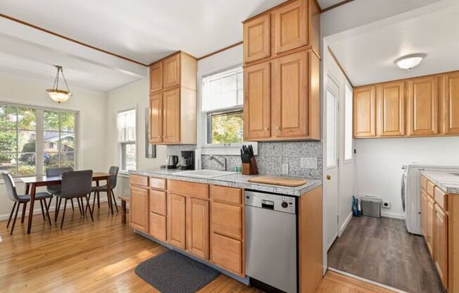 2 Bed, 1 Bath in the Irvington Neighborhood!