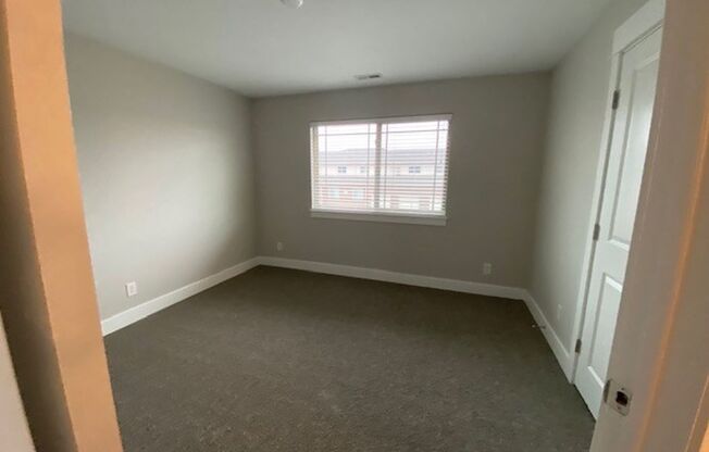 1 bed, 1 bath, 1,083 sqft, $1,796, Unit 2211-204
