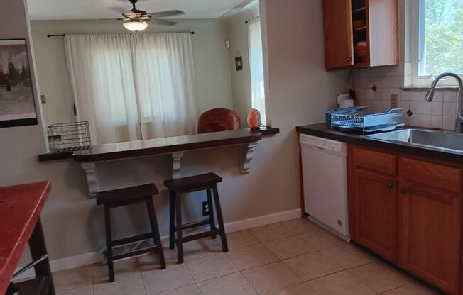 2 beds, 1 bath, $2,000