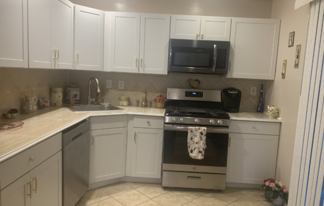 227 LINDSEY CT
