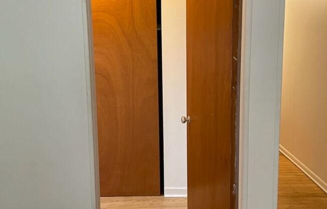 Studio, 1 bath, 487 sqft, $1,300, Unit Fifth 208