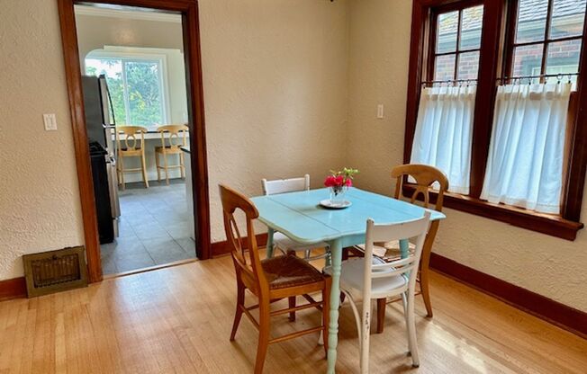 Spacious 4 Bedroom Home Minutes from Green Lake