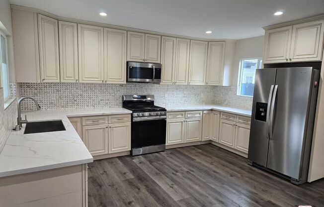 5062 TOPANGA CYN BLVD