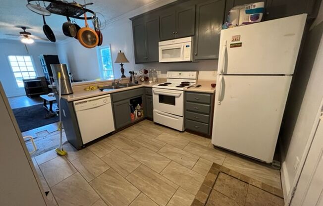 Newly updated 4 Bedroom/4 Bathroom House!