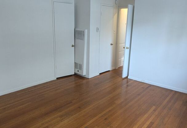 1 bed, 1 bath, 780 sqft, $2,400, Unit 1