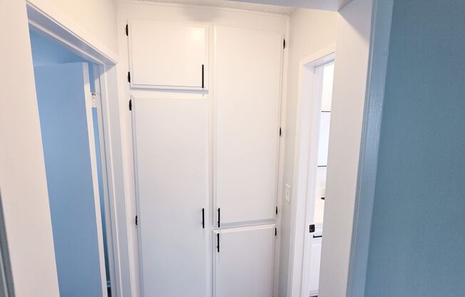 1 bed, 1 bath, 695 sqft, $1,498, Unit 400