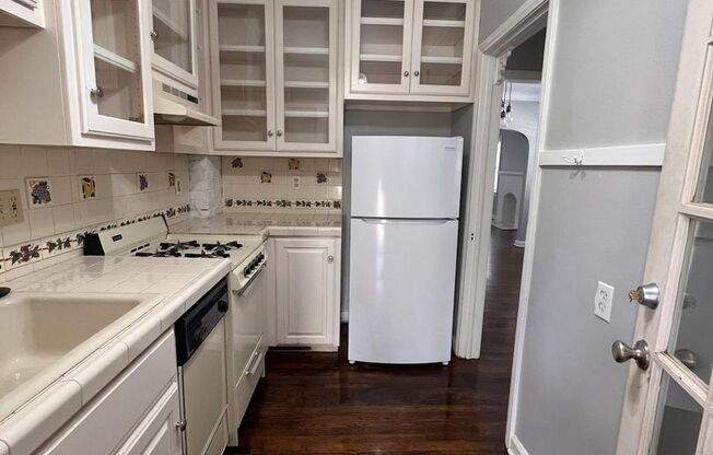 1 bed, 1 bath, 775 sqft, $1,000, Unit 1411-1