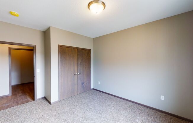 3 beds, 1 bath, 1,003 sqft, $1,255, Unit 321-2210