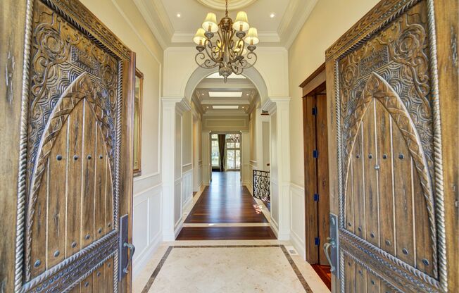4Bd+Den/4.5Ba Clyde Hill House