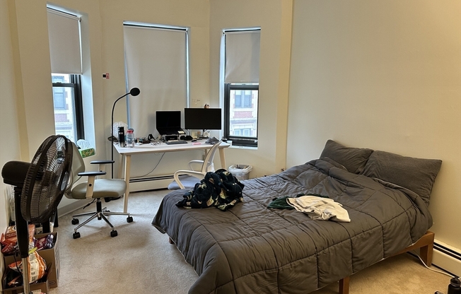 2 beds, 1 bath, $2,521, Unit 21