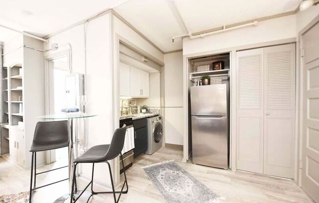 The Flats of Jackson Square Discover Our Studio, 1, & 2-Bedroom Flats and Lofts in Oak Ridge, TN