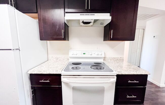 2 beds, 1 bath, 950 sqft, $1,225, Unit 107