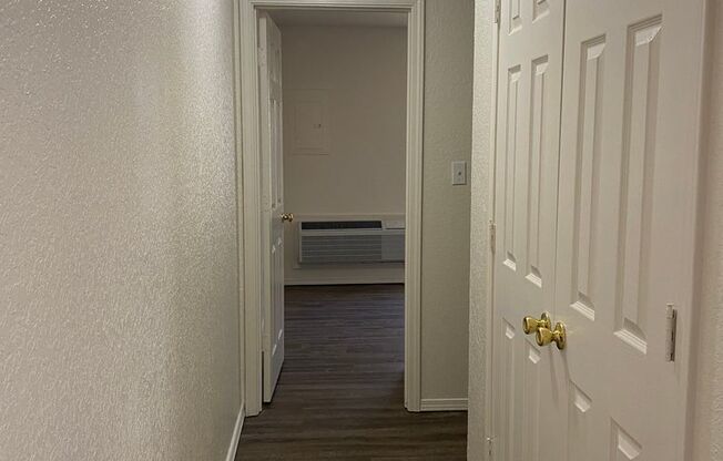 1 bed, 1 bath, $575, Unit #05