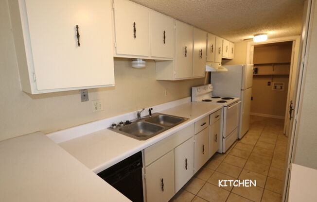 3 beds, 2 baths, $1,295