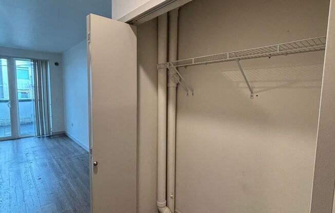 Studio, 1 bath, 306 sqft, $1,295, Unit 207