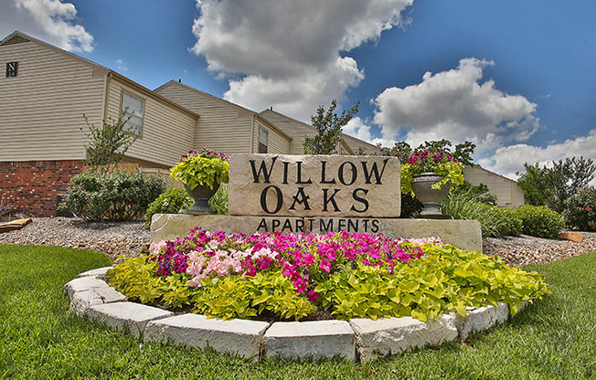 Property Signage at Willow Oaks, Bryan