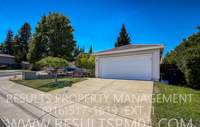 Lovely 3 Bedroom - Heart of Roseville