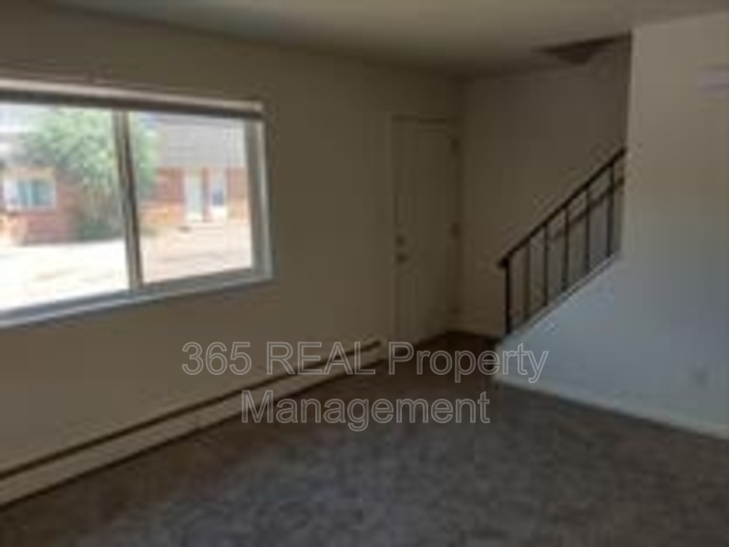 706 37 AVE