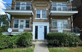 3281 E 143 ST