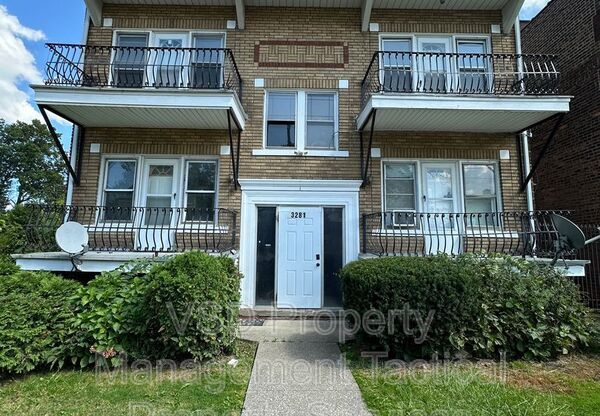 3281 E 143 ST