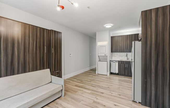 Studio, 1 bath, 360 sqft, $1,650, Unit 209