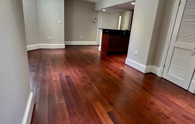2 beds, 1 bath, $2,695, Unit Unit 6