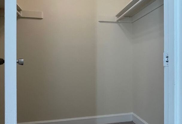 3 beds, 2 baths, 1,152 sqft, $2,300, Unit 14201 304