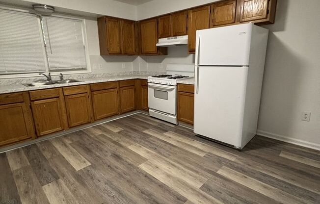 3 beds, 1.5 baths, $1,600, Unit 4054 Ogden St
