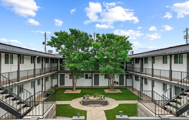 Cresthaus Apartments